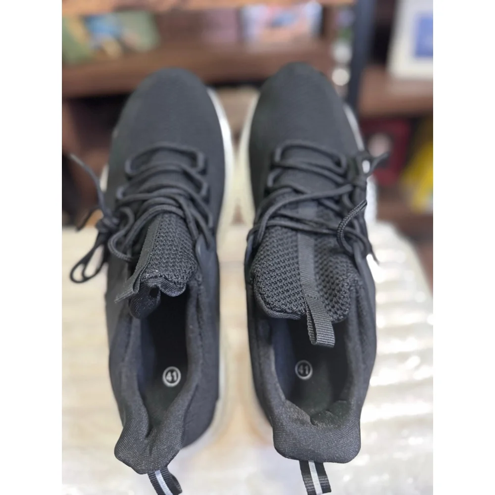 Women's Unbranded Black & White Athletic Sneakers US 10