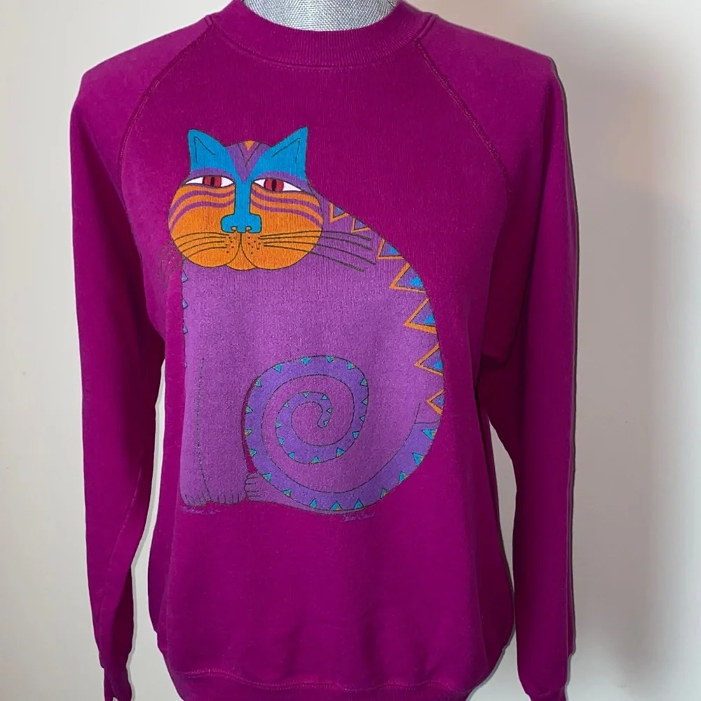 N/A vibrant crewneck