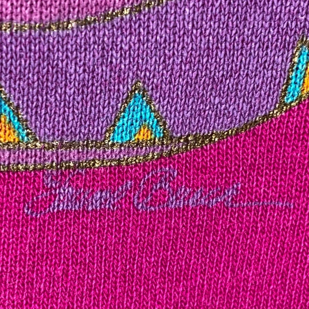 N/A vibrant crewneck