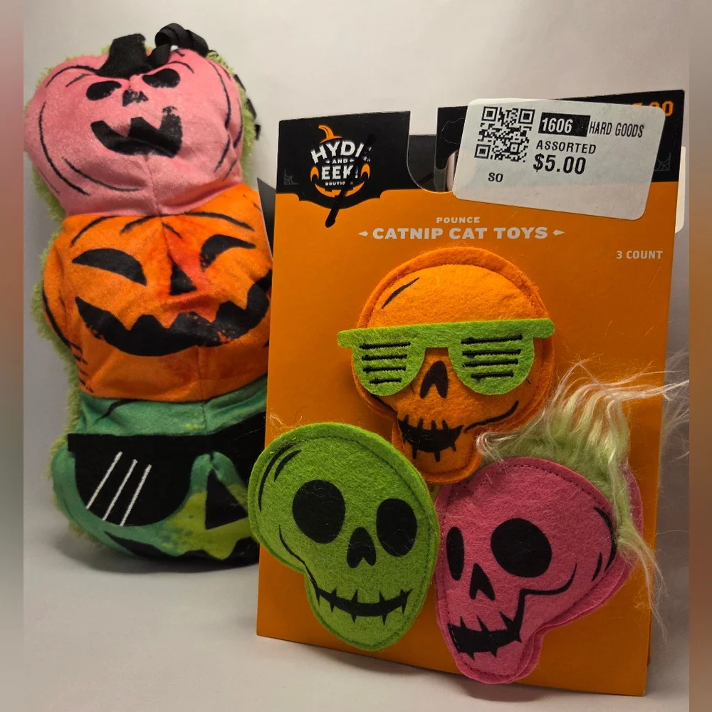 Catnip Cat Toys Halloween 16 Piece Set Neon Retro Skulls Pumpkins Spooky NWT