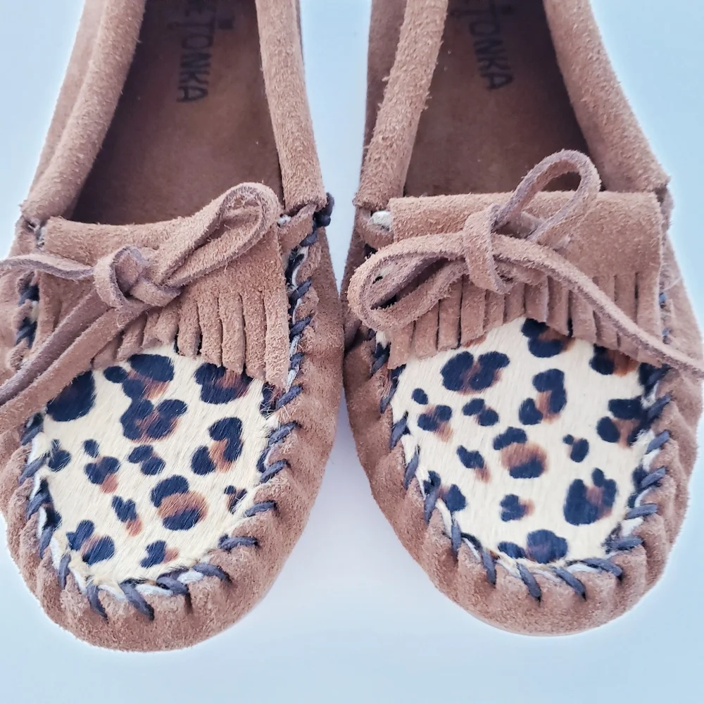 Minnetonka Leopard Print Slip on Moccasins Loafers Kids Size 3