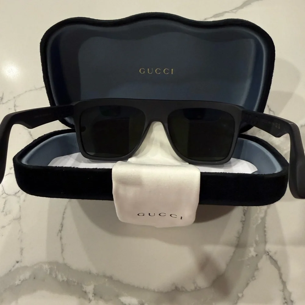 Gucci never worn