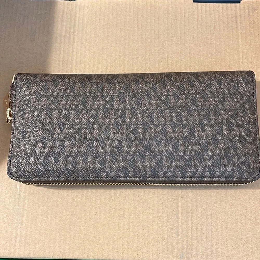 Michael Kors Large Travel Continental Wallet/Wristlet Brown NWT