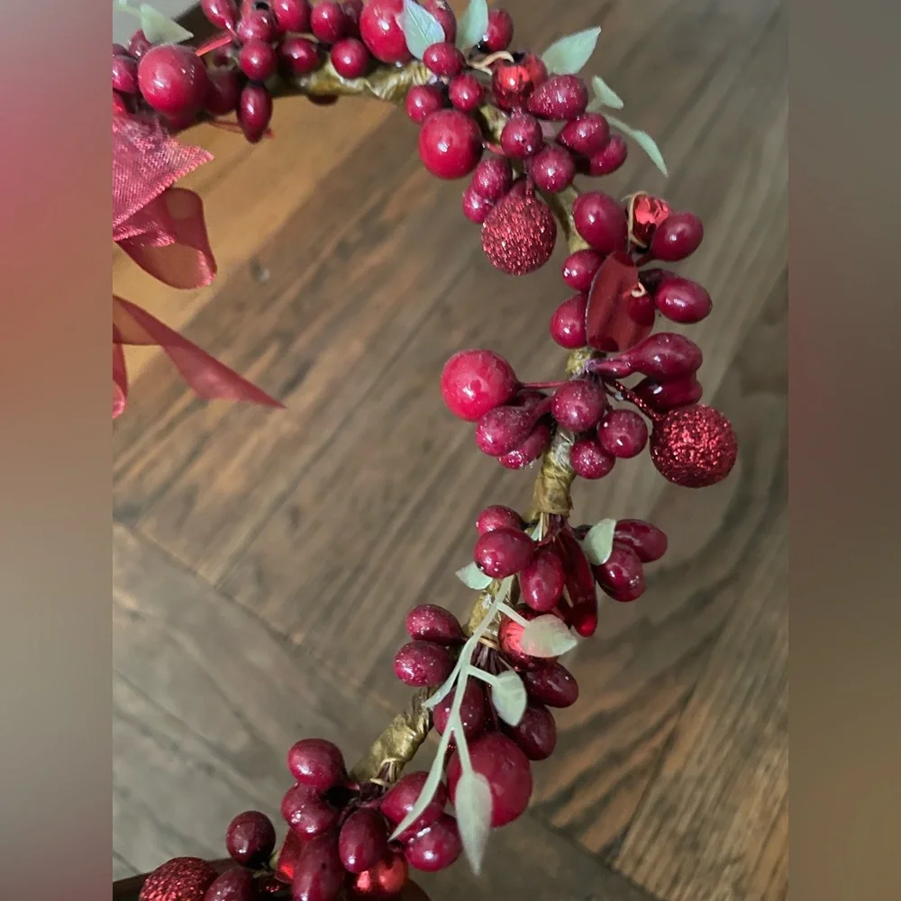 Vintage Festive Red Berry Heart Wreath Decor