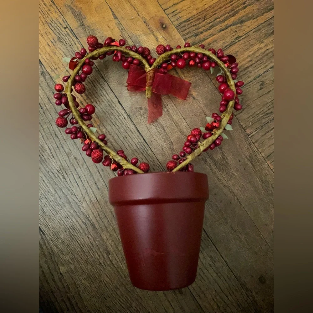 Vintage Festive Red Berry Heart Wreath Decor