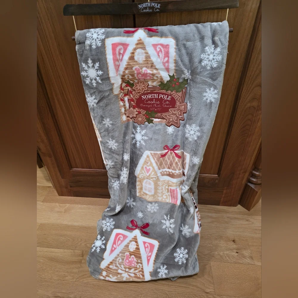 North Pole Gingerbread House Holiday Blanket-NWT