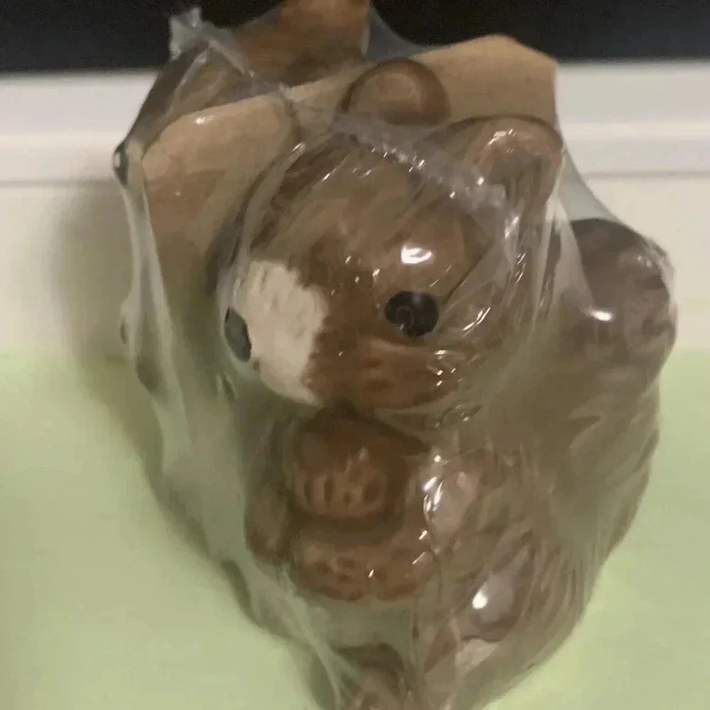 NEW Woodlands Squirrel Crush Table Decor Salt & Pepper Shaker Set
