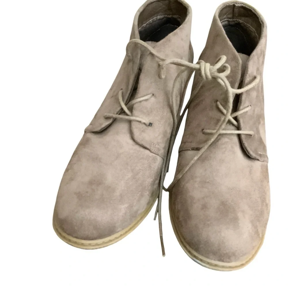 Cloudwalkers brown lace up boots. Size 9.5W