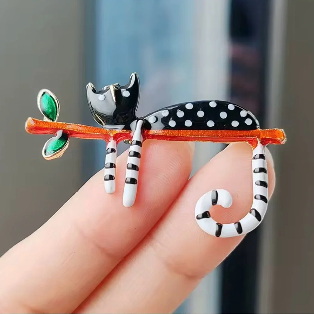 Cute Lovely kitten Kitty Cat Brooch - Black and White