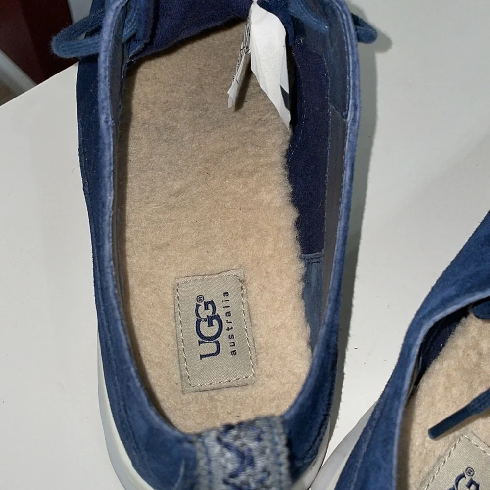 UGG Men’s Treadlite Chukka Boots size 11 Genuine Suede Embroidered Pull-on Logo