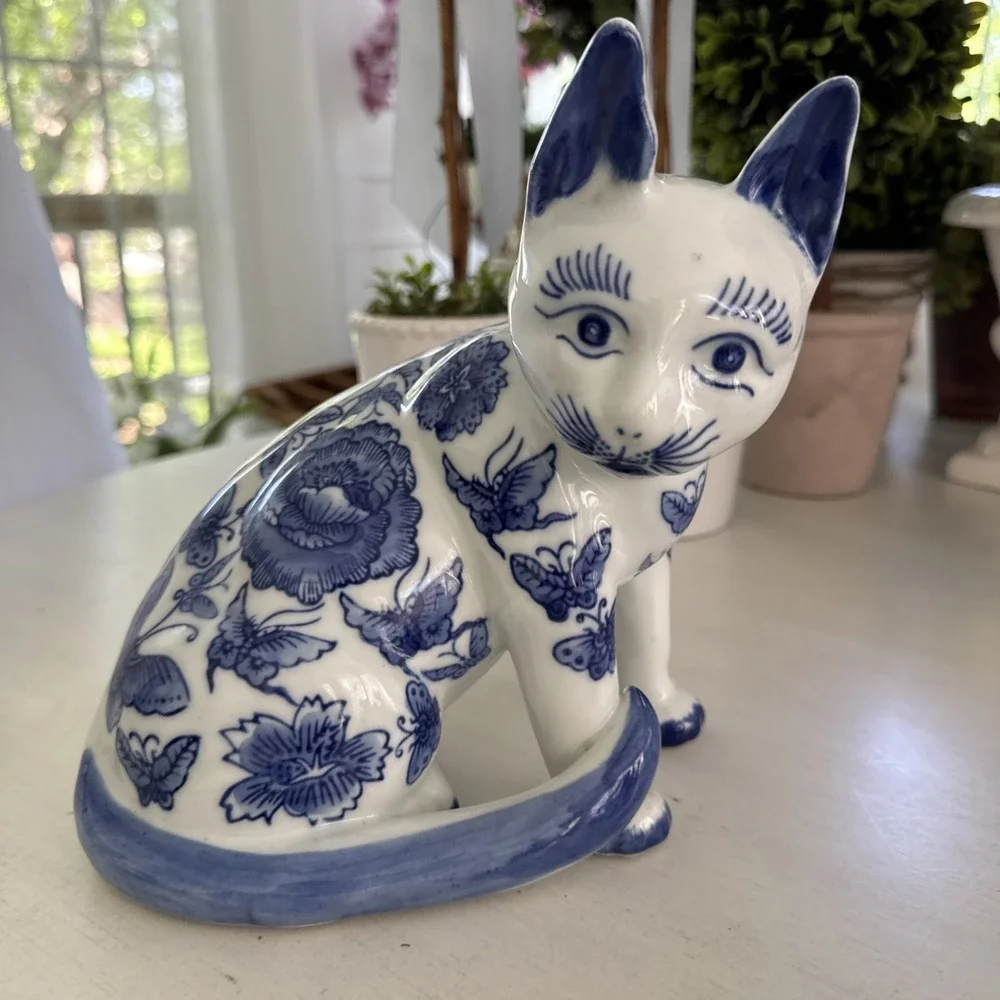 Vintage Asian Blue & White Floral Pattern Porcelain Cat Kitten Figurine Statue