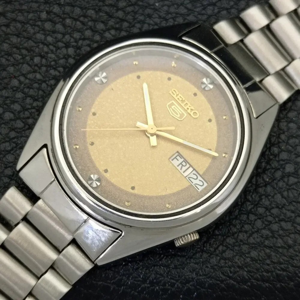 Vintage 1977 Seiko Automatic Mens Silver Watch W/daydate & Gold accents