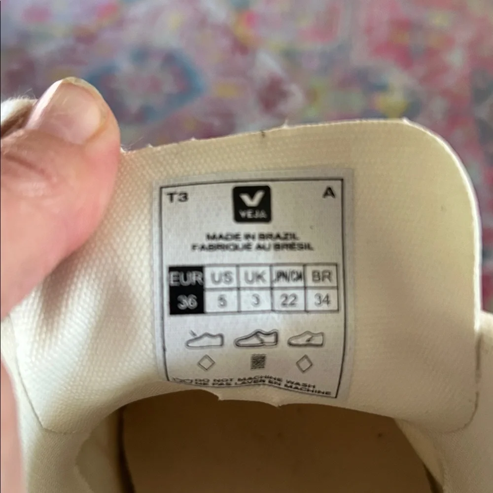 Veja size 36 excellent