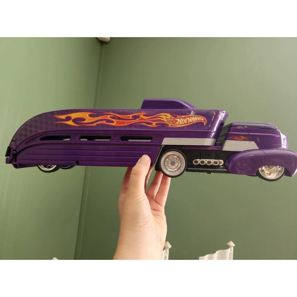 Hot Wheels fun little