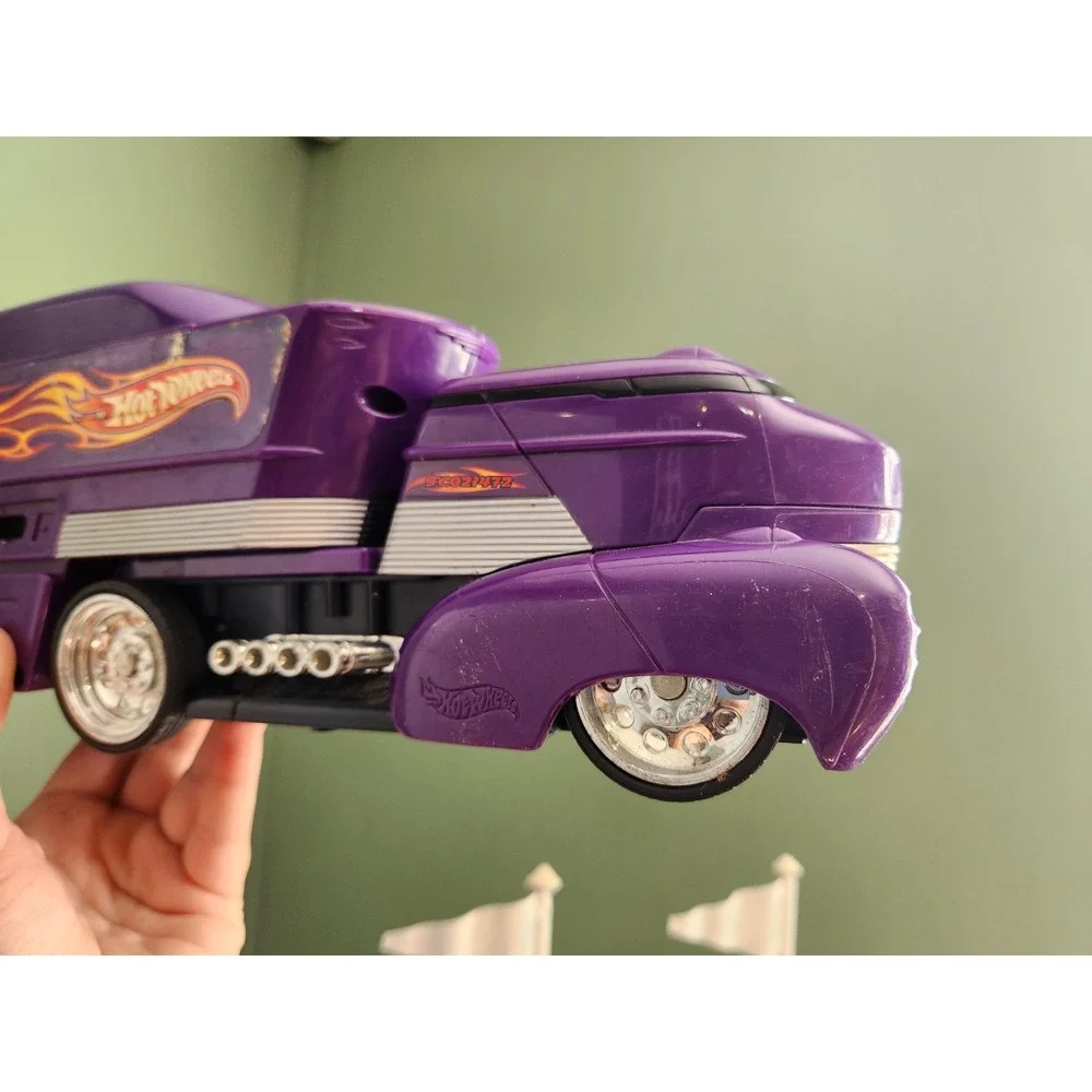 Hot Wheels fun little