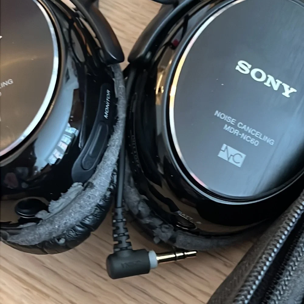 Sony noise canceling headphone model MDR NC60