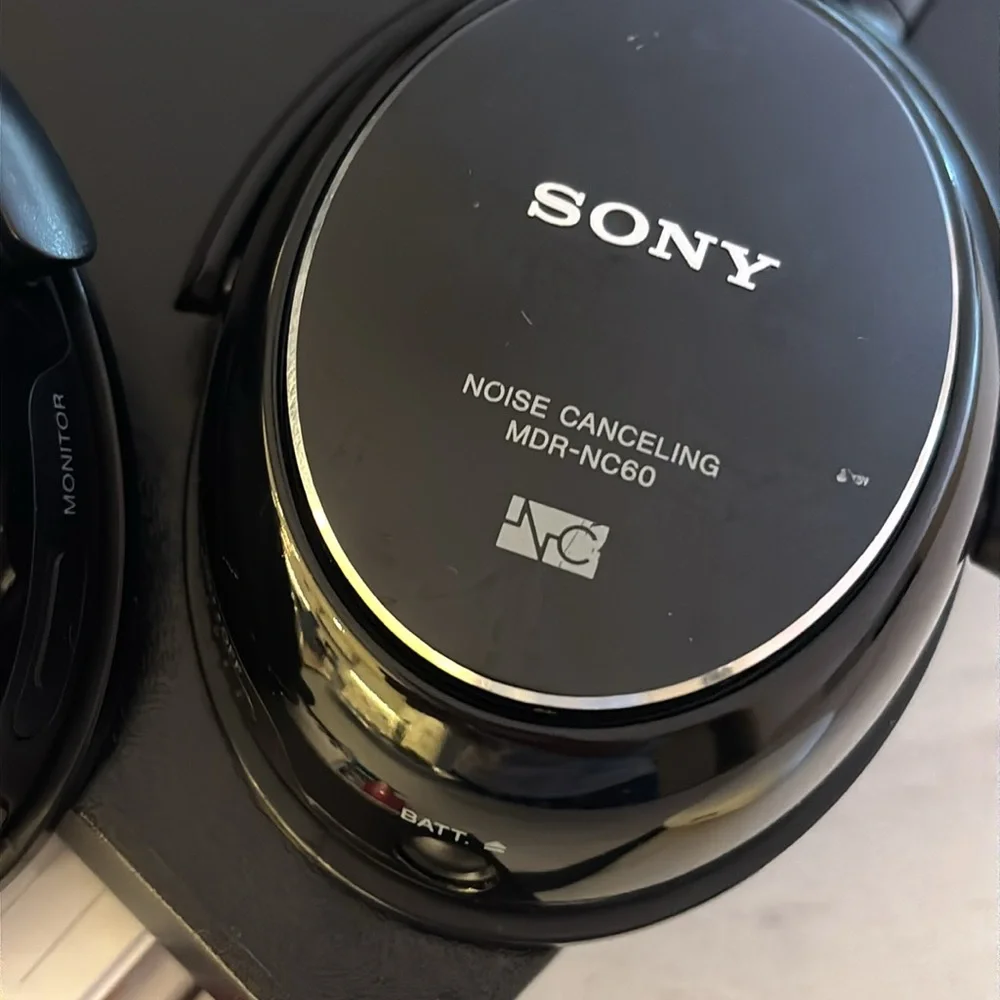 Sony noise canceling headphone model MDR NC60