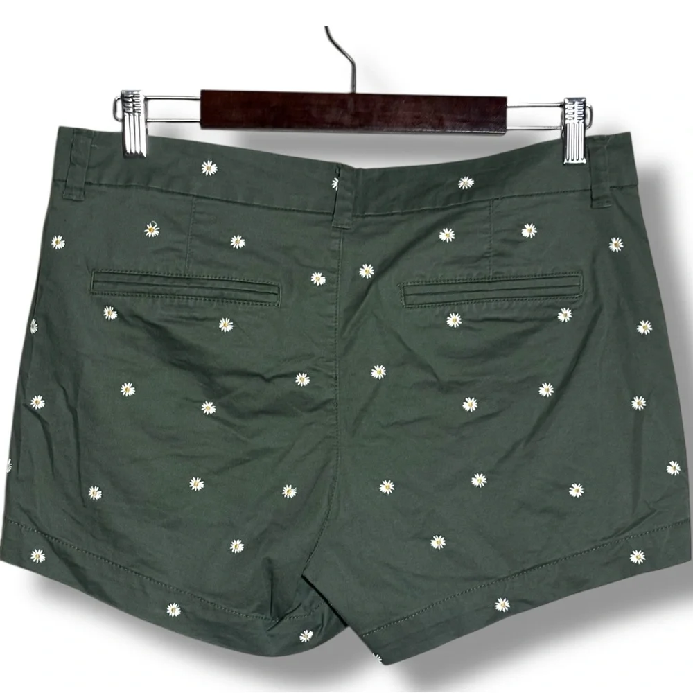 chic green
