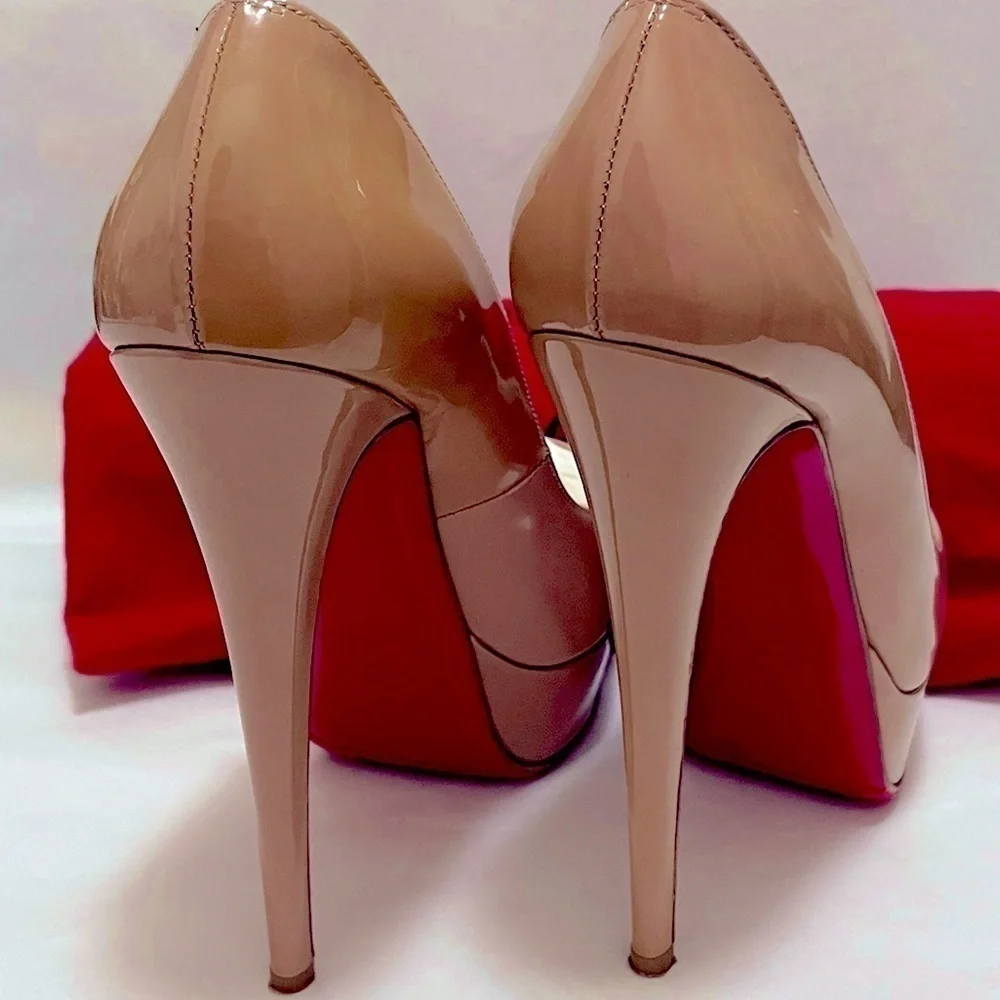 Christian Louboutin, Lady Peep 140 Nude Patent peep toe pump. EU 39.5