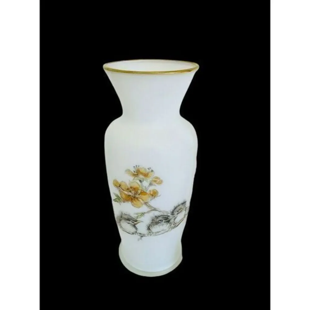 Vintage Enesco Vase Baby Birds by‎ Mary Mugg Frosted White Glass Gold Trim 6
