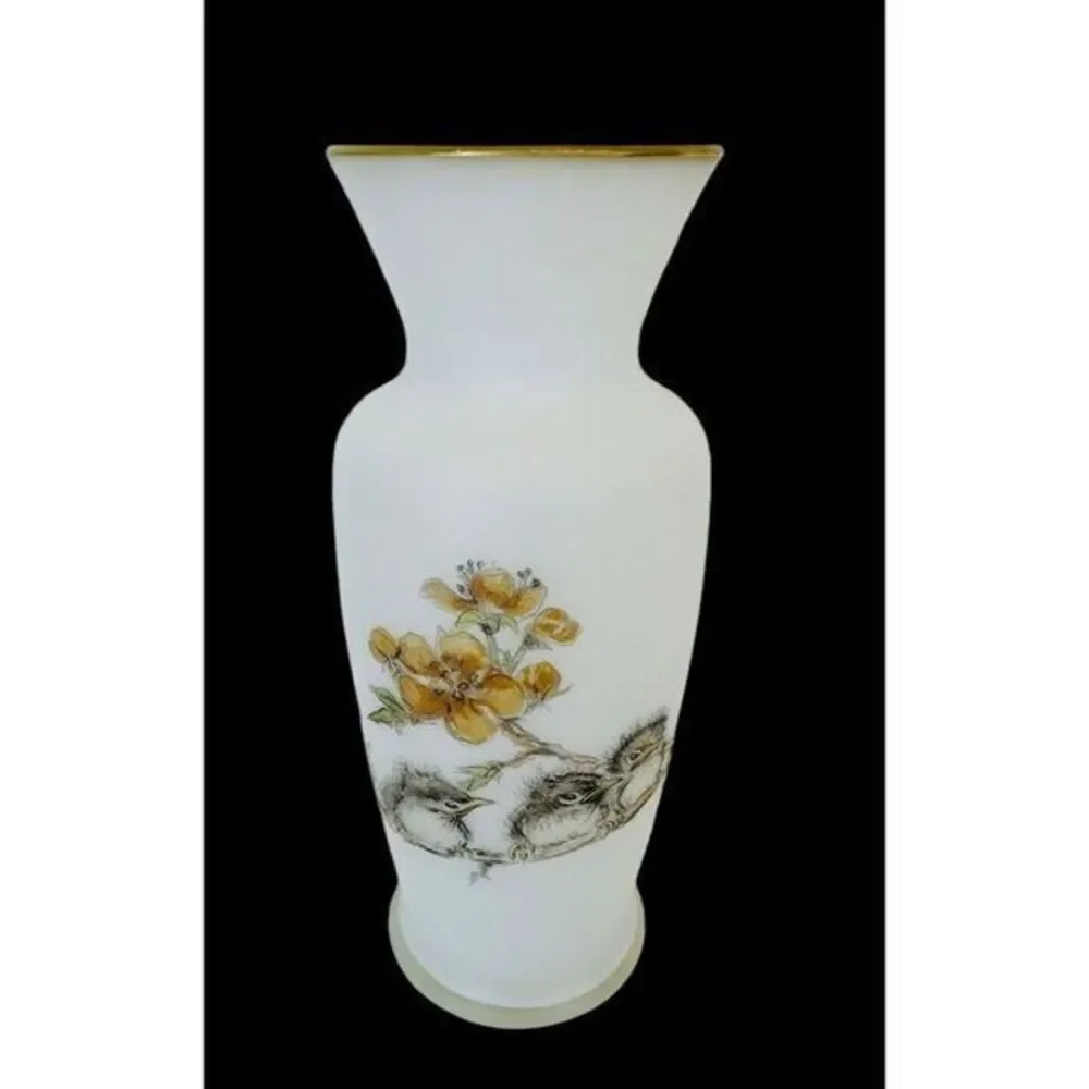 Vintage Enesco Vase Baby Birds by‎ Mary Mugg Frosted White Glass Gold Trim 6