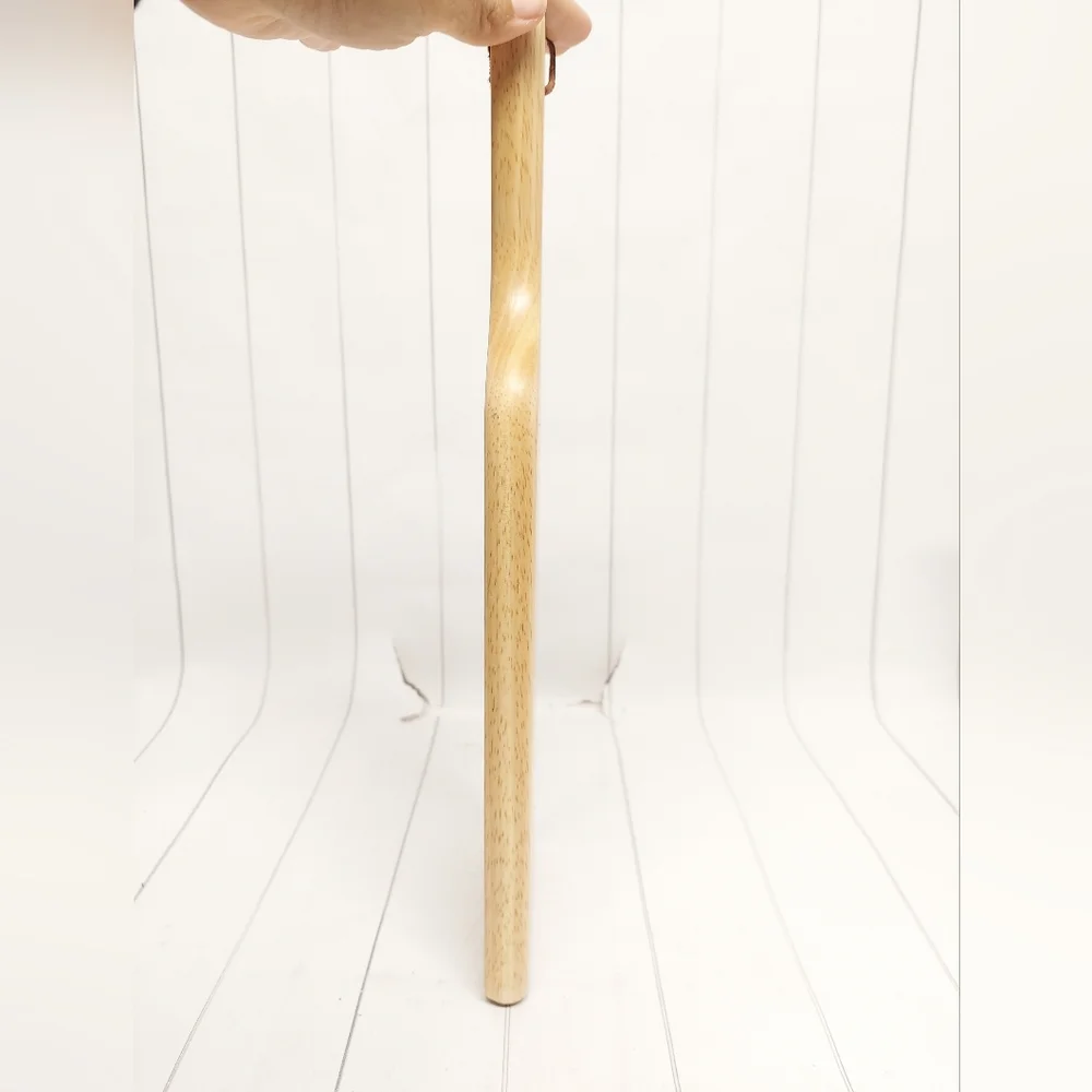 Toscana cutting cheese