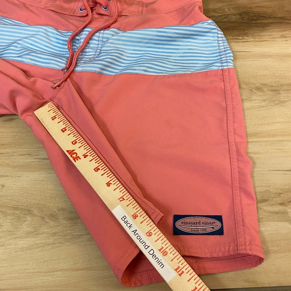 Vineyard Vines men board