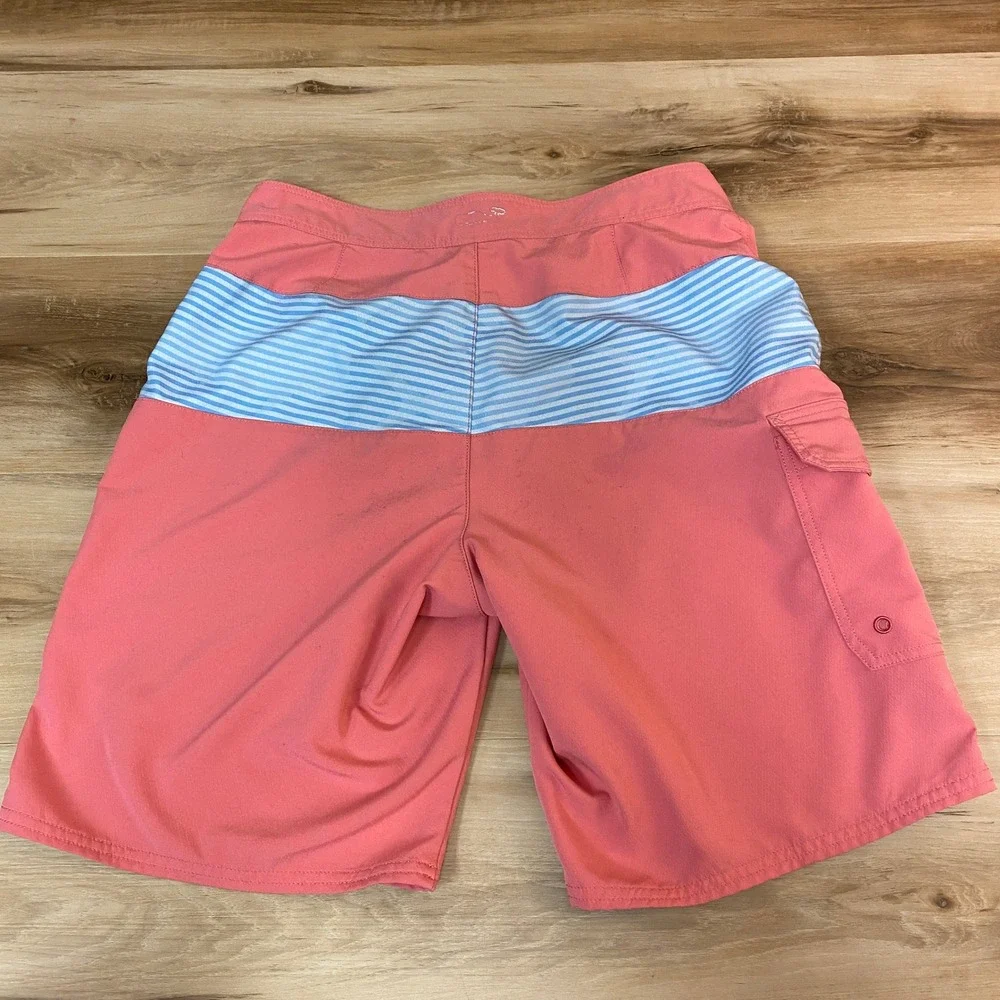 Vineyard Vines men board
