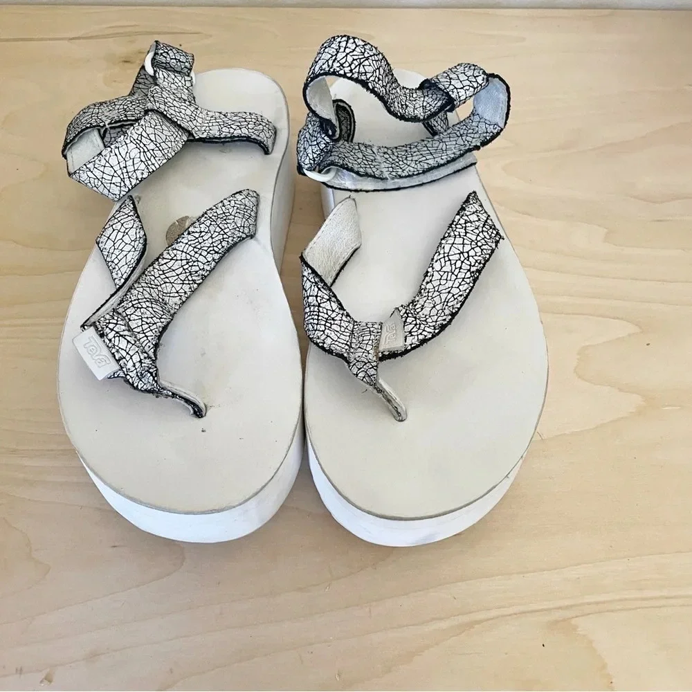 TEVA Cracked Distressed Platform Sandals Sz 9