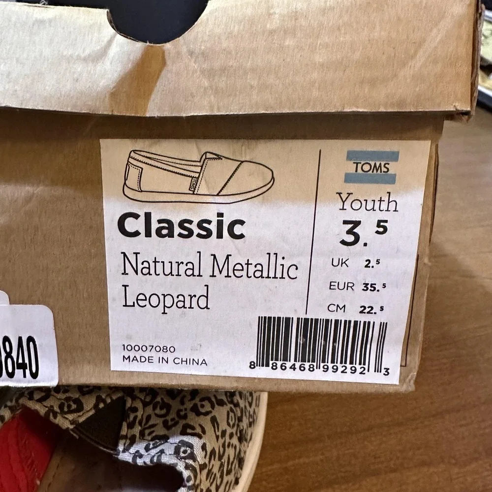 Toms slip heel box