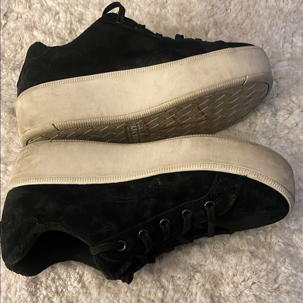 Skechers while silhouette