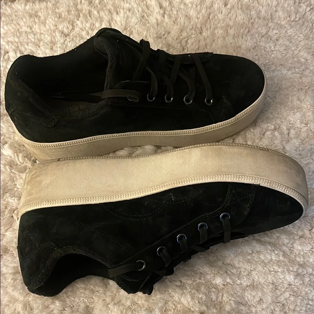 Skechers boast top all