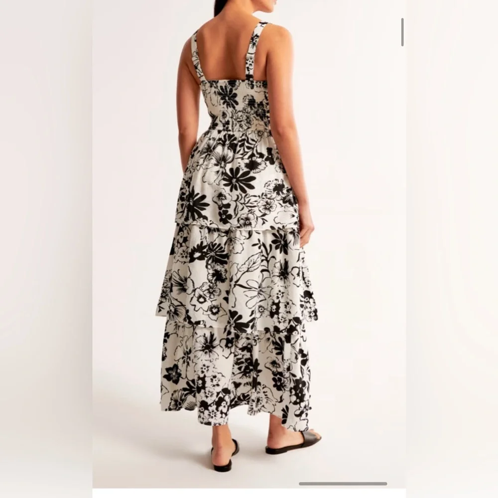 Abercrombie Emerson tiered size M Black and White Floral Maxi Dress viscose new