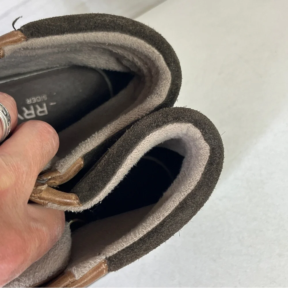 Sperry size 10