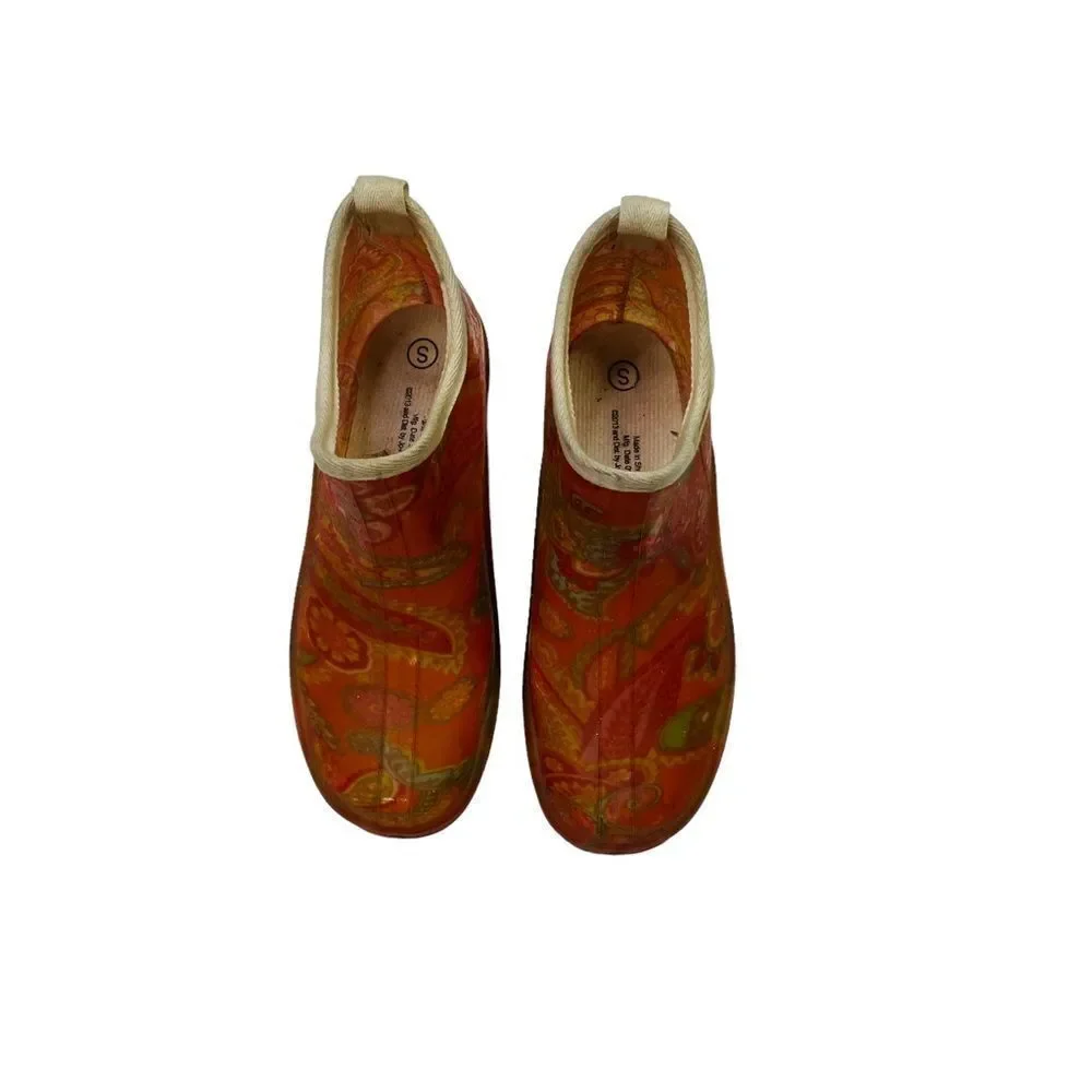 10/$25🦋 JoAnn Fabrics Orange Paisley Rain Booties - Size Small