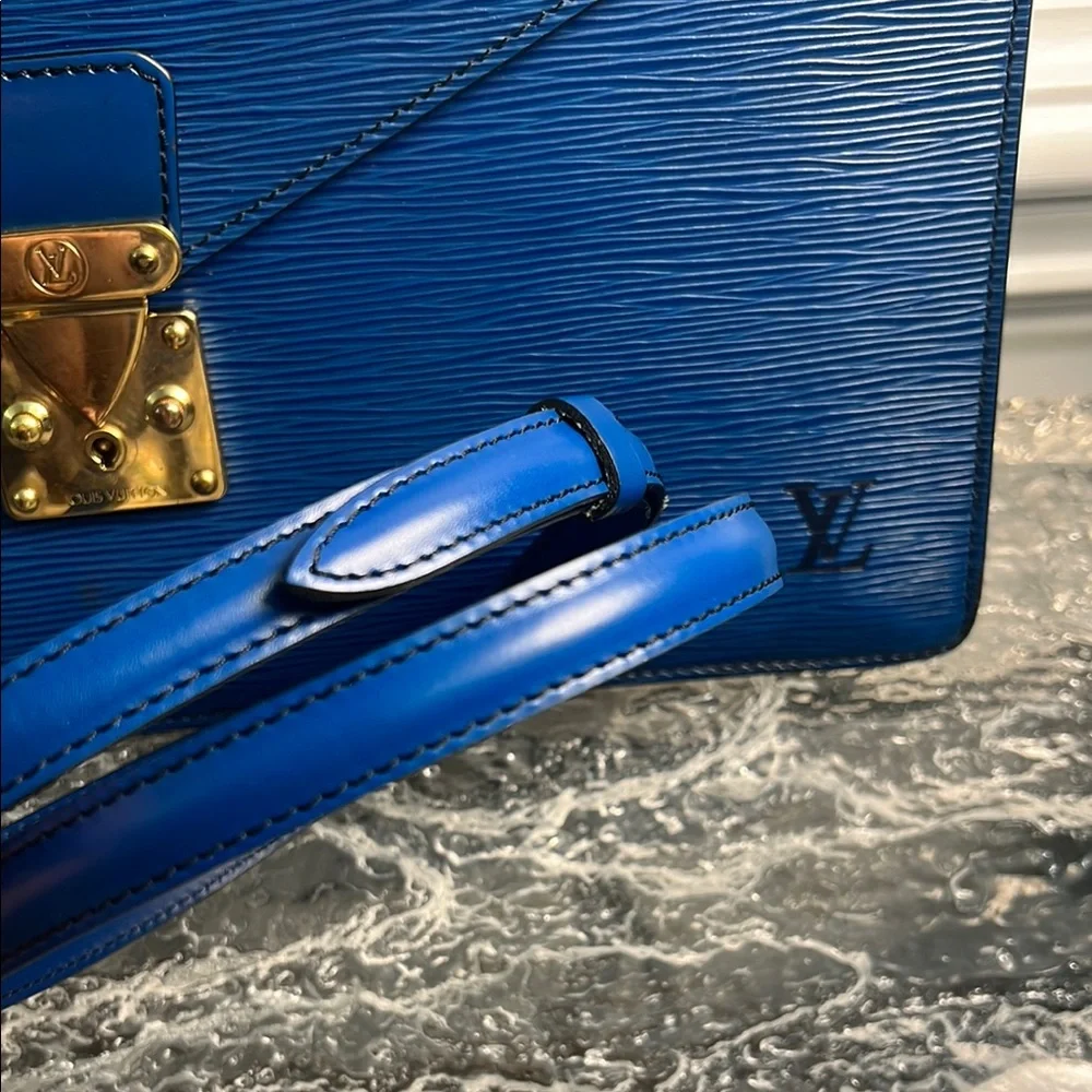 Louis Vuitton bag rub