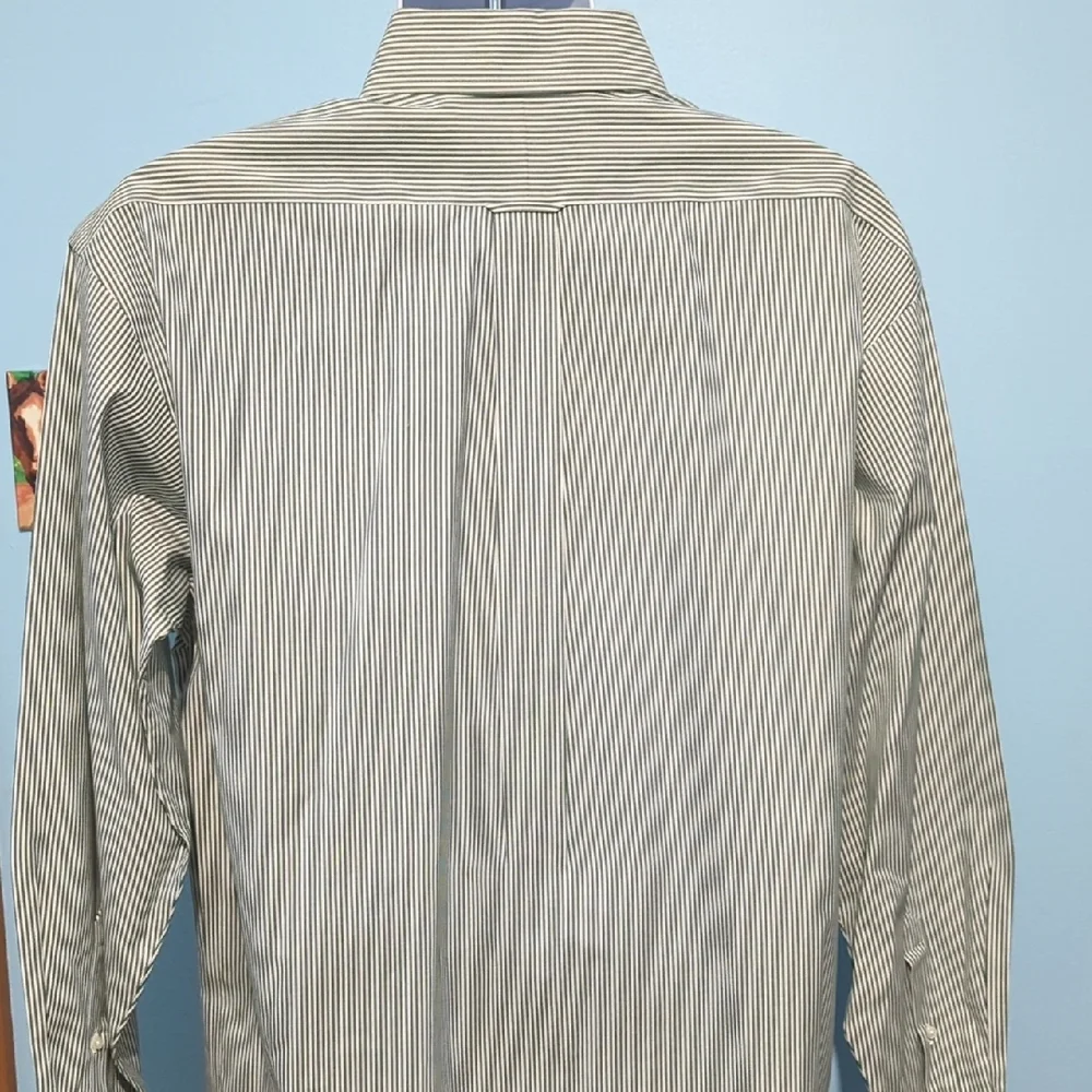 Roundtree & Yorke stylish sage