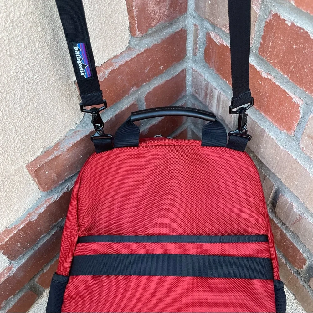 RARE Patagonia 2004, laptop, commuter, travel, nylon shoulder bag in Red/Blk