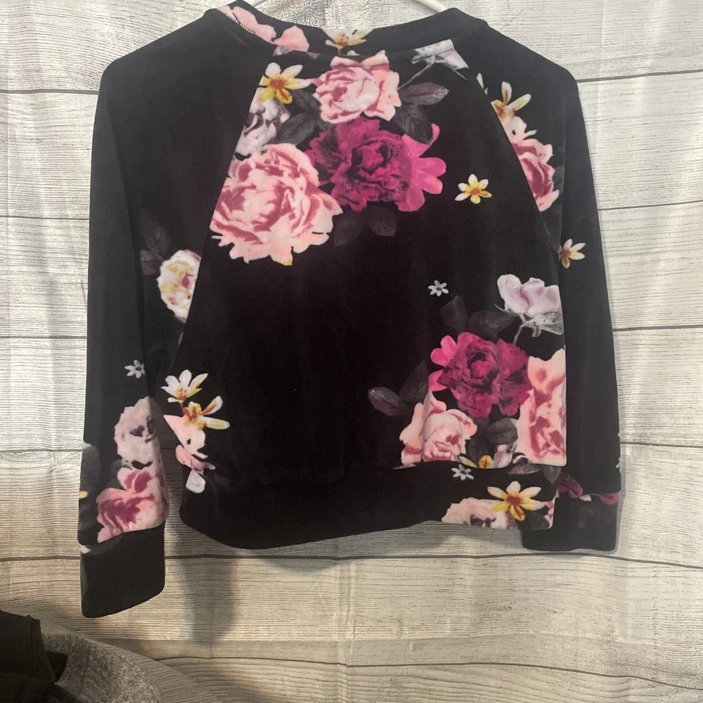 5/$20! Justice Girls Black Floral Sweatshirt Soft Pullover Floral‎ Size M- 10