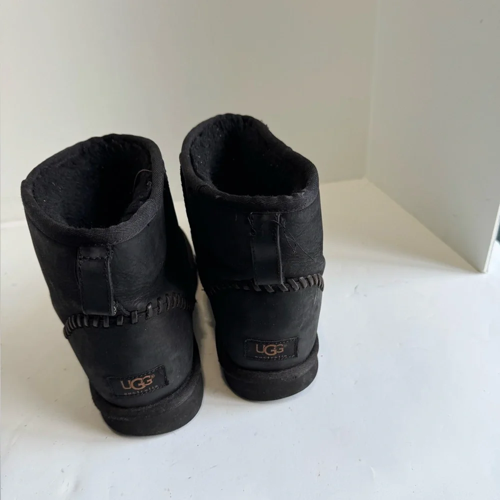 UGG classic black