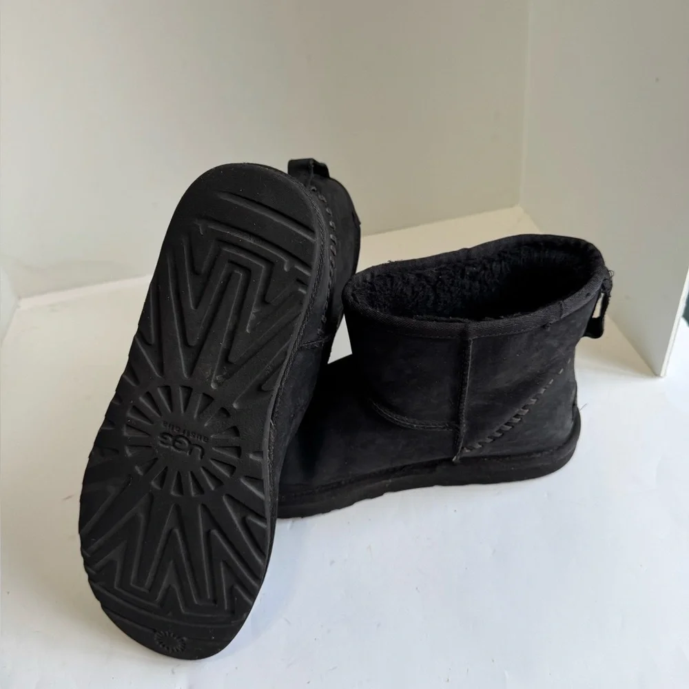 UGG classic black