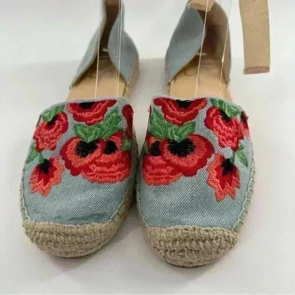 Jessica Simpson Flippo flats size 8.5 38.5 denim floral embroidered espadrilles