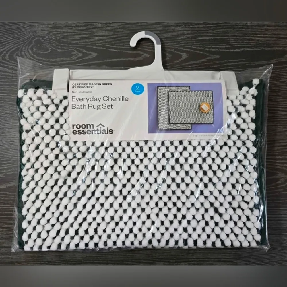 Room Essentials Green and White Chenille Bath Mat Set 2-piece SET