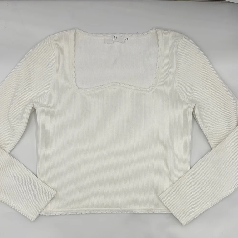 ASTr The Label Scallop Trim Ribbed Knit Top in White