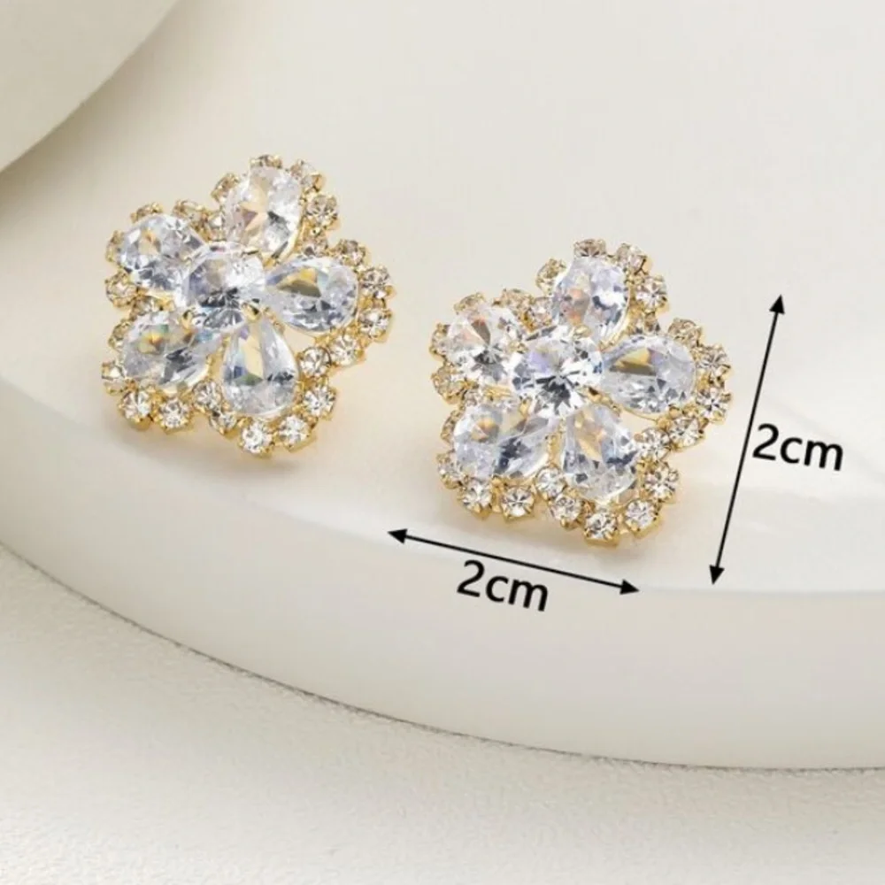 Babies /Toddler girls Post Earrings Cubic Zirconia & gold tone Flower Stars NWT