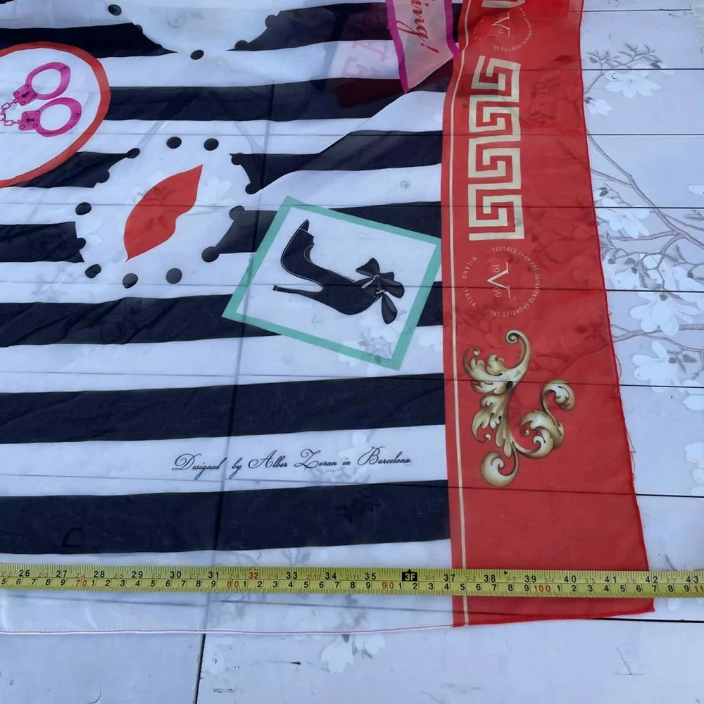 Versace elegant scarf
