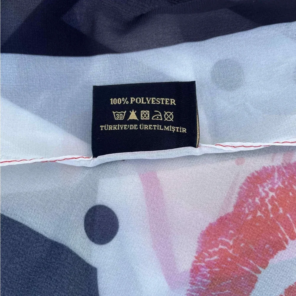 Versace elegant scarf