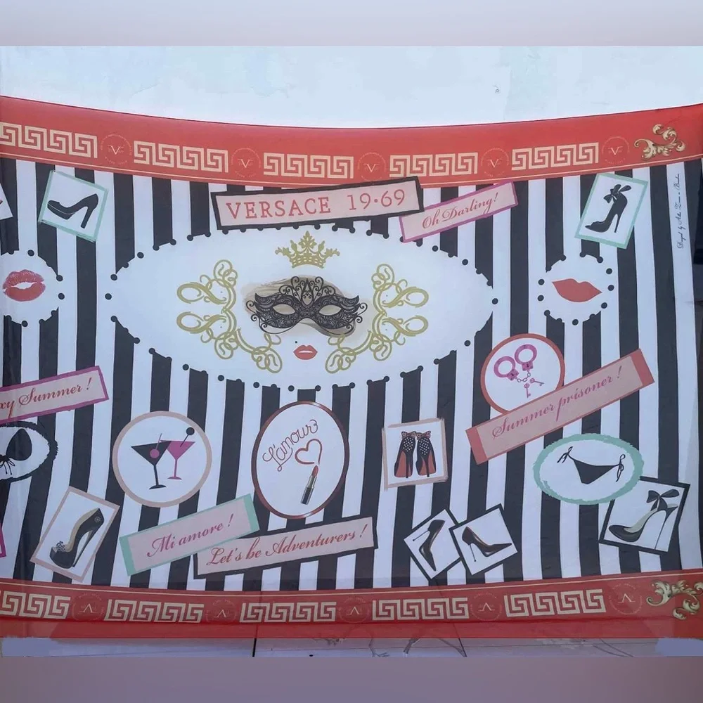 Versace elegant scarf