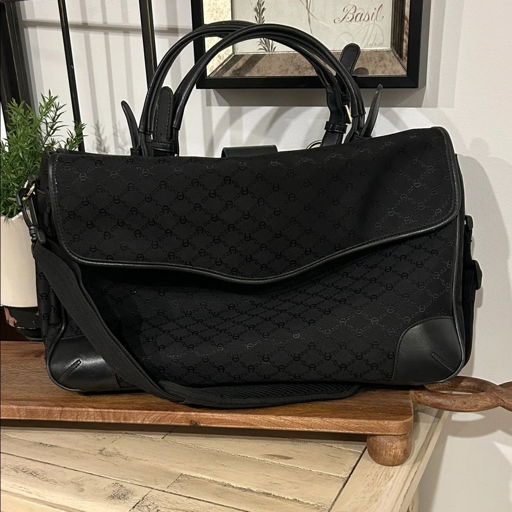 Etienne Aigner stylish black