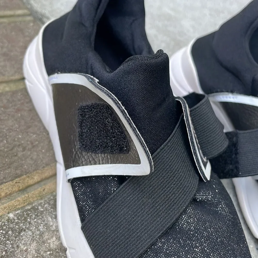 Guess Valleri Black Glitter Slip on Sneakers. Size 7